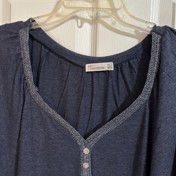 Woman’s short sleeve shirt - Picture 4 of 5